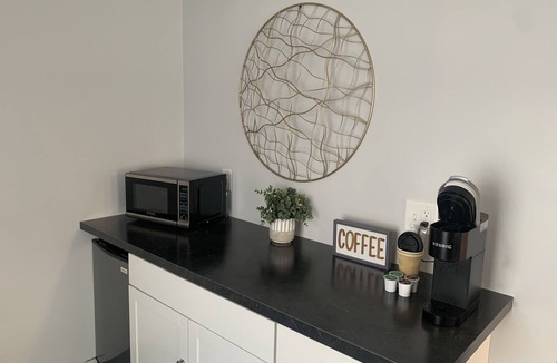 North Muskegon Hotel | Modern and Private Queen Suite near Downtown