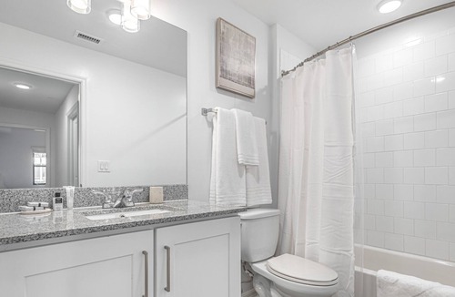 Diplomat Apartment | Modern Apartment in Prime Location (ID8711X57)