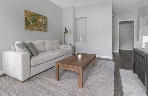 Charlotte Apartment | Modern Apartment in Prime Location (ID1380X186)