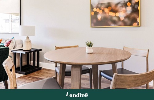 Florence Apartment | Modern Apartment in Prime Location (ID8502)