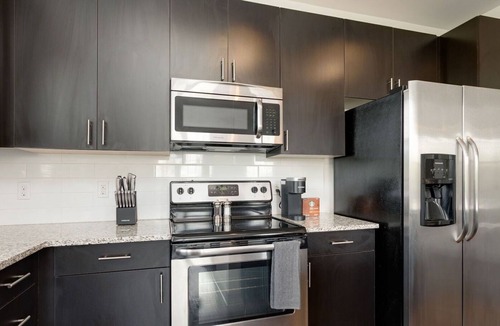 Franklin Apartment | Modern Apartment in Prime Location (ID1340)