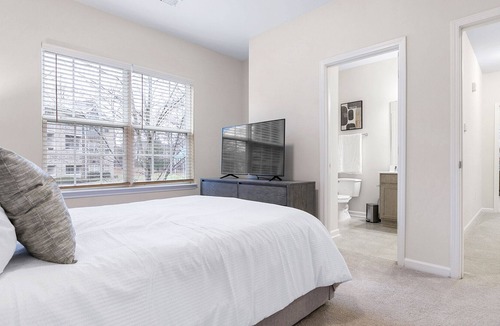 Greensboro Apartment | Modern Apartment in Prime Location (ID9150X02)