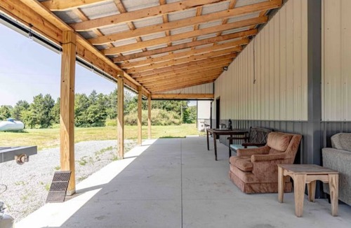Elizabethtown House | Modern Barndomanium on beautiful farm! 4 R -2.5 B