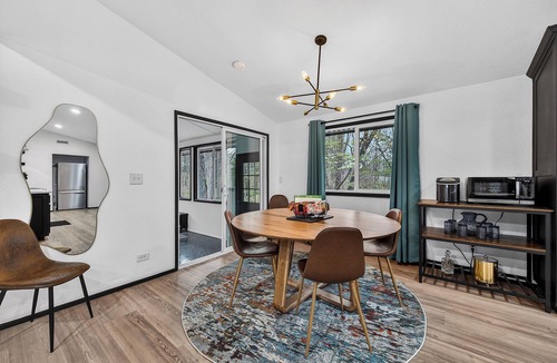 Bella Vista House | Modern Bella Vista Retreat- Game Room, Fire Pit, Pet Friendly - Sleeps 10