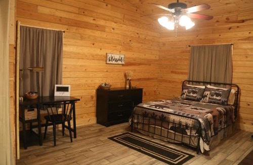 Nancy House | Modern Cabin on wooded 20 acres with scenic view in Nancy, KY