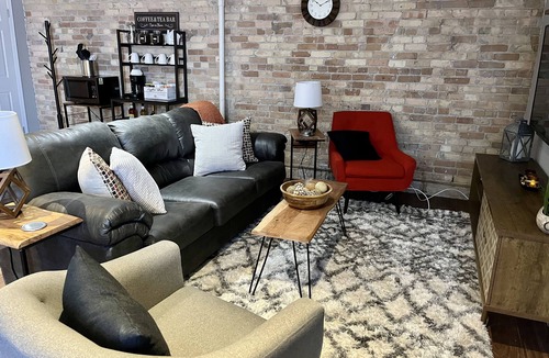 Bay City Apartment | Modern clean 1 BR apartment near River in Historic District restaurants/bars