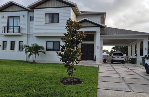 Golden Gate House | Modern coastal vacation home with private pool, near to beaches