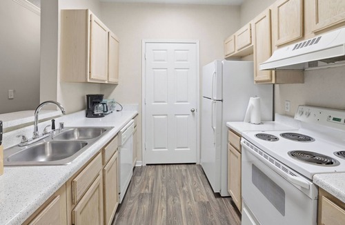 Sand Ridge Apartment | Modern Comfort w/Balcony, Kitchen & WiFi