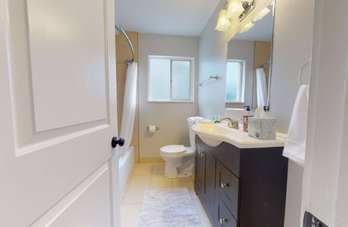 Drayton Plains Apartment | Modern condo in Royal Oak