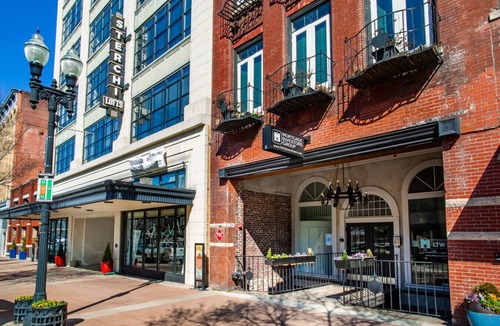 Old City Apartment | Modern Downtown Loft - 1 mile to UT