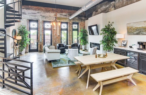 Hendersonville Condo | Modern Dtwn Condo w/Balcony in Hendersonville