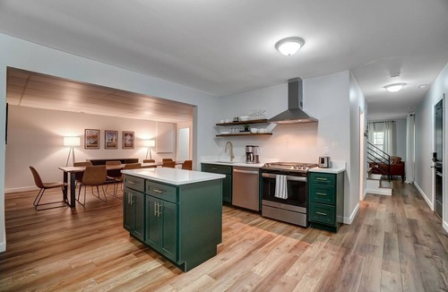 McArthur House | Modern Farmhouse: 30 Private Acres + King Bed + Hot Tub