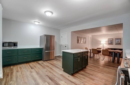 McArthur House | Modern Farmhouse: 30 Private Acres + King Bed + Hot Tub