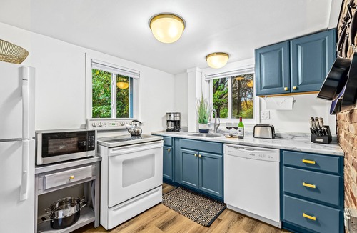 Plymouth House | Modern Farmhouse Bungalow with Firepit! King Bed + Walk to Downtown