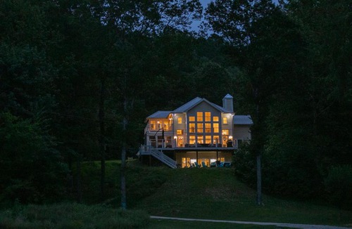 Waverly Ski Chalet | Modern Farmhouse Style Chalet with amazing Kentucky Lake views - Dock, Hottub and Firepit!