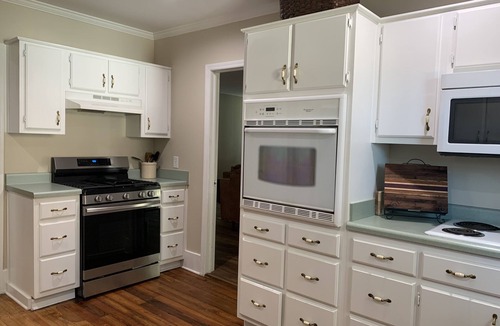 DeSoto County House | Modern Farmhouse! Clean, Private, Spacious!