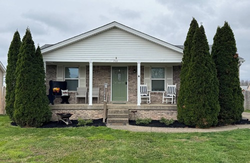 Shepherdsville House | Modern Farmhouse 3BR Close to Louisville!
