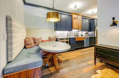 Franklin Apartment | Modern Franklin Studio: Prime Downtown Location!