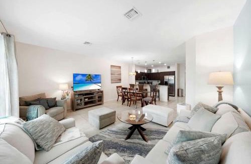 Cypress Point Villa | Modern Gated Townhouse with Heated Pool Access Near Beaches – Pompano Beach, Florida