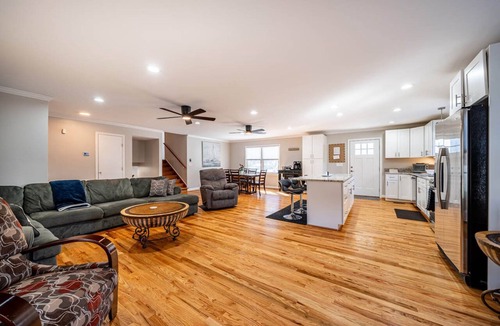 Durham House | Modern Gem 5BR w/Workspace + King Beds