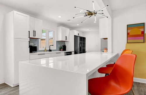 University District House | Modern Heart of Memphis Manor, Hot Tub, Game Room