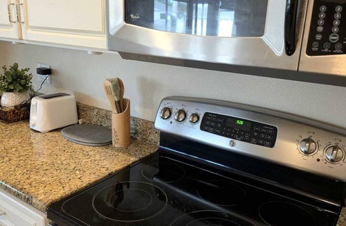 Palm Harbor House | Modern Home, Private Pool, Dog Friendly – Minutes from Golf, Beach & Speedway