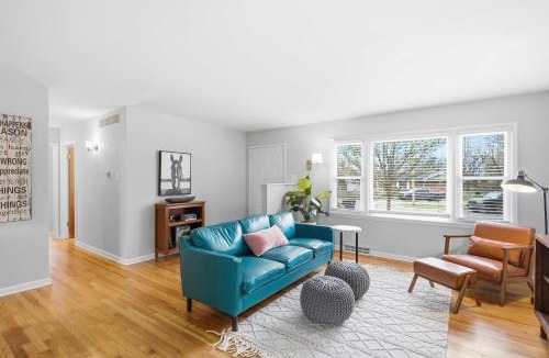 Columbia House | Modern Home - Sleeps 6 - Near Downtown & Mizzou
