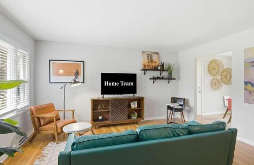 Columbia House | Modern Home - Sleeps 6 - Near Downtown & Mizzou