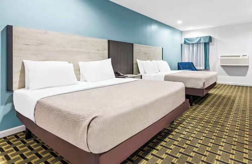 Huntsville Hotel | Modern Huntsville Stay w/Free Parking | Near U.S. Space & Rocket Center-2.1mi