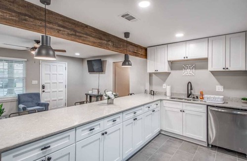 Memphis House | Modern Interior, Near Downtown! Warm at Wellsville