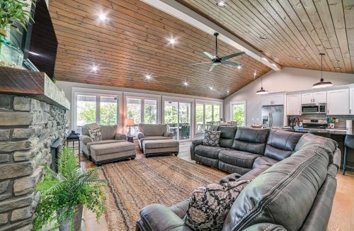 New Concord House | Modern Kentucky Lake Home w/Deck, Dock, View
