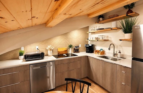 Rogers Apartment | Modern Loft Escape Near Beaver Lake with Mountain Views