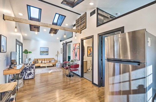 Cherokee Triangle Apartment | Modern Louisville Apartment w/Furnished Deck