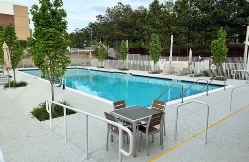 Douglasville Apartment | Modern, Lux Treetop Apt w/access to gym, pool and restaurants steps away!