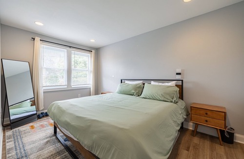 Fort Dupont House | Modern LUXURY 4 BR 7 BED TOWNHOME Near Transportation