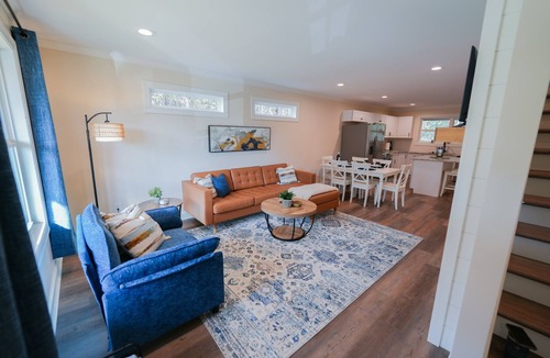 Helen Cabin | Modern Luxury Cabin w/Hot Tub & Fire Pit in Beautiful Helen. Walk to Town!