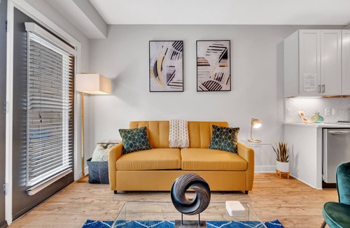 Plaza Midwood Apartment | Modern Luxury ☞ King Bed ☞ 1BR in Plaza Midwood
