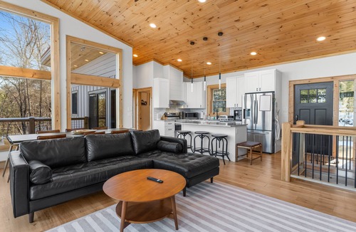 Fleetwood Cabin | Modern Mountain Lodge with a View