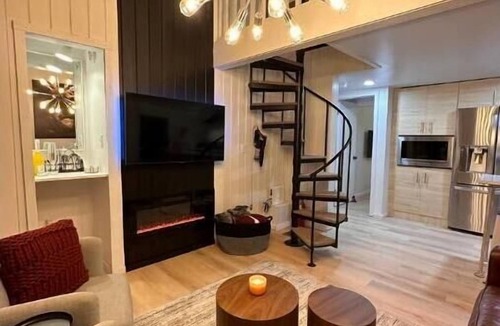 Davis Cabin | Modern Mountain Retreat — Perfectly Situated-Central AC- Pool!