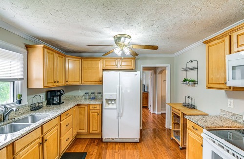 Cleveland Park House | Modern Nashville Vacation Home ~ 3 Mi to Downtown!