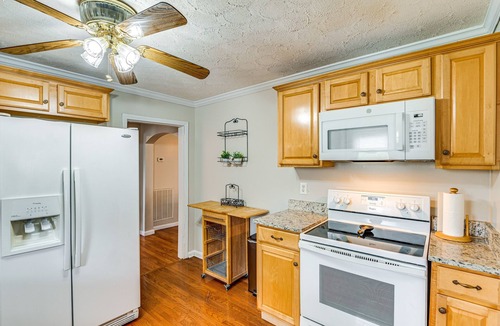 Cleveland Park House | Modern Nashville Vacation Home ~ 3 Mi to Downtown!