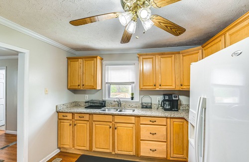 Cleveland Park House | Modern Nashville Vacation Home ~ 3 Mi to Downtown!
