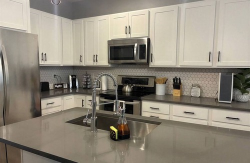 Dunean Apartment | Modern Near Downtown & Hospitals – Greenville Stay