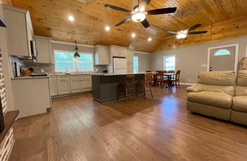Shannon House | Modern, rustic home convenient to Golf Courses, Legacy Arena, Hoover Met + more