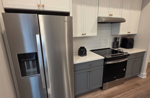 Hapeville House | Modern Spacious 3-bedroom townhome in tranquil Hapeville w/2 car Garage