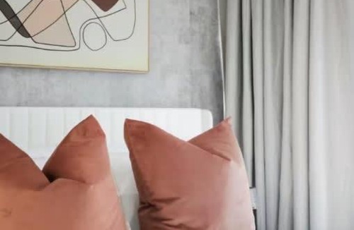 Toronto Entertainment District Apartment | Modern Studio CN Tower Area & Patio