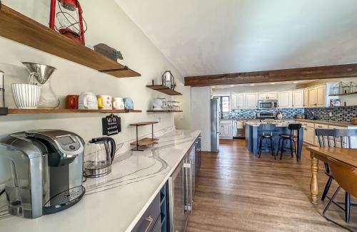Paradise Point House | Modern Stunning Private Flat Lakefront