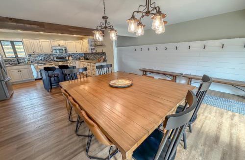 Paradise Point House | Modern Stunning Private Flat Lakefront