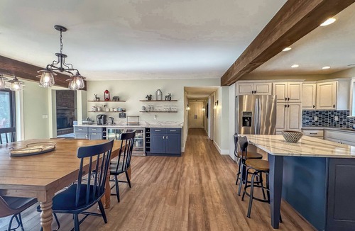 Paradise Point House | Modern + Stunning! Private + Flat Lakefront!
