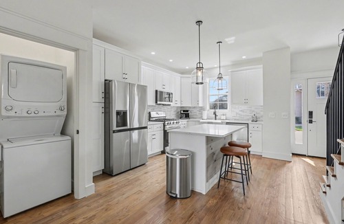 Clayton House | Modern & Stylish 2/2.5 Home Mainstreet Clayton!